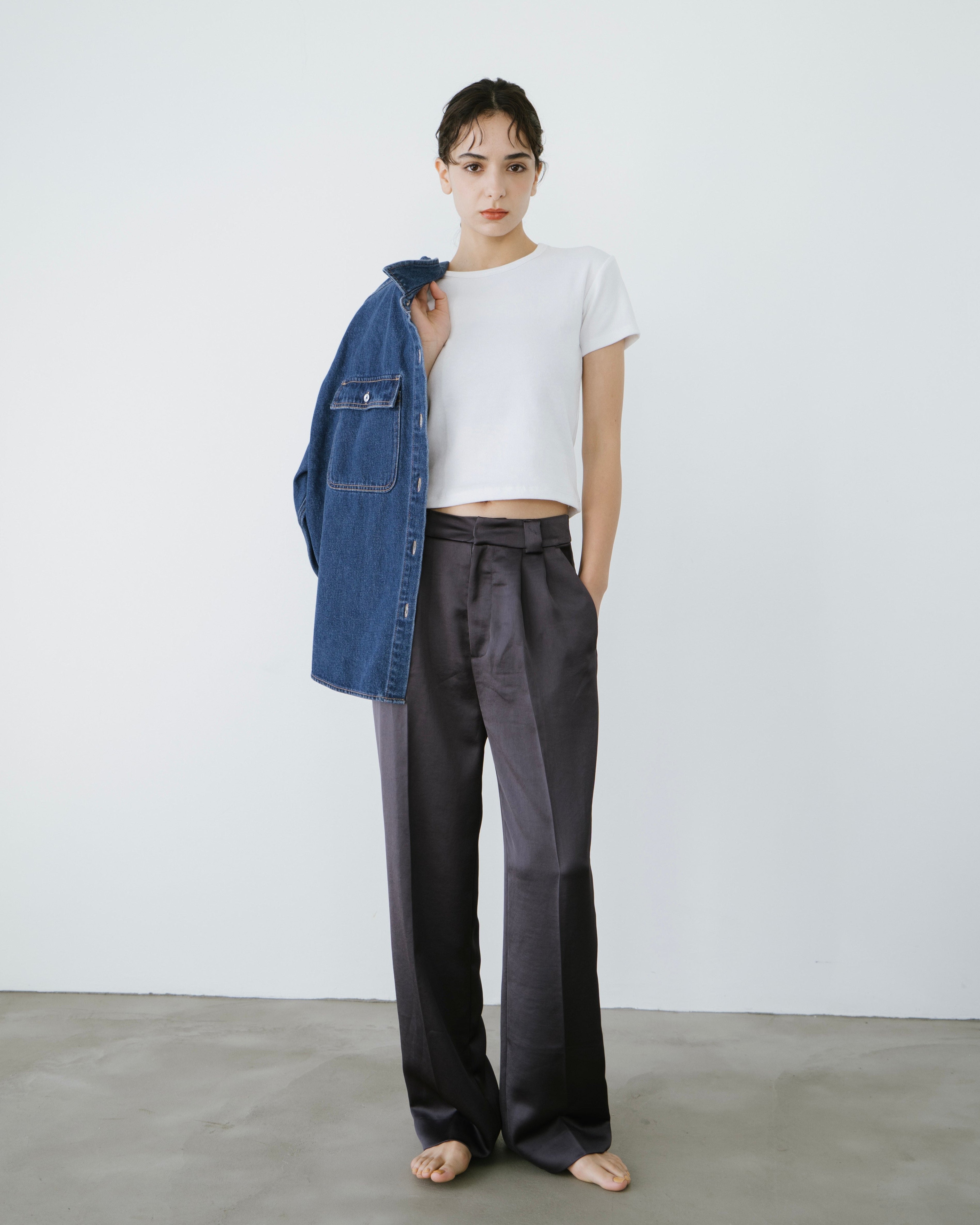 High waist tuck pants（satin） – Frames / W..